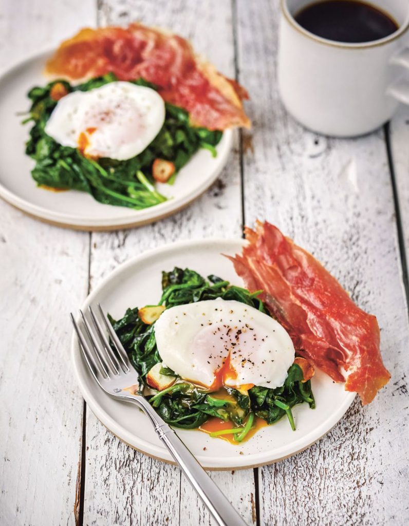 Poached eggs on spinach with prosciutto